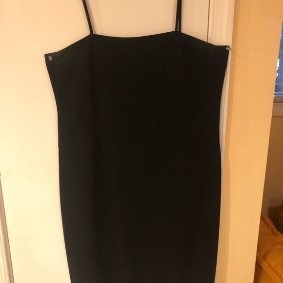 Dresses - Picture 3 of 5